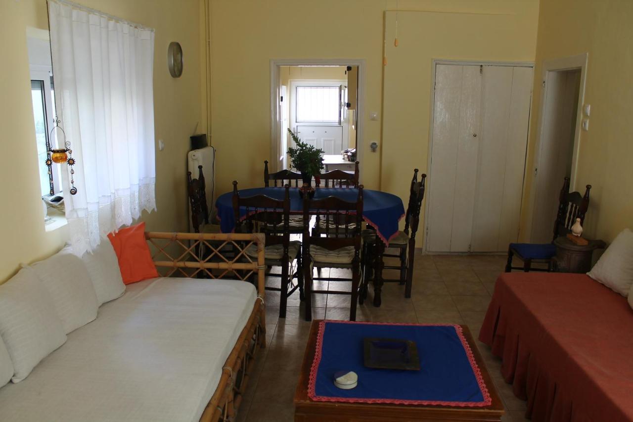 Nona's Corfu βenitses * Benitses (Corfu)